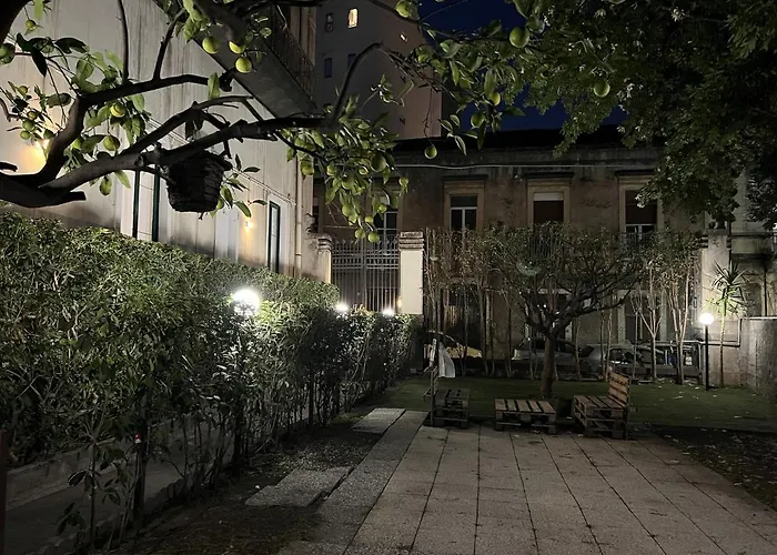 Il Giardino E Gli Affreschi